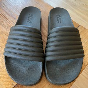 Girlfriend Collective Spruce ReSlide